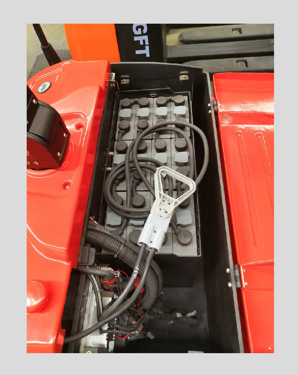 Electrical Stacker (AC Type) 2Ton with 5.5 Meter Lifting